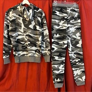 🆕Galaxy by Harvic Camo Two‑Piece Hoodie & Jogger Set – XL